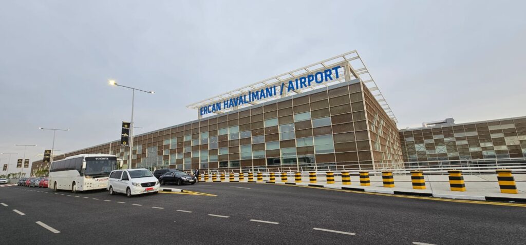 Neden Ercan Havaalanı için lüks bir araba rezervasyonu yapmalısınız?