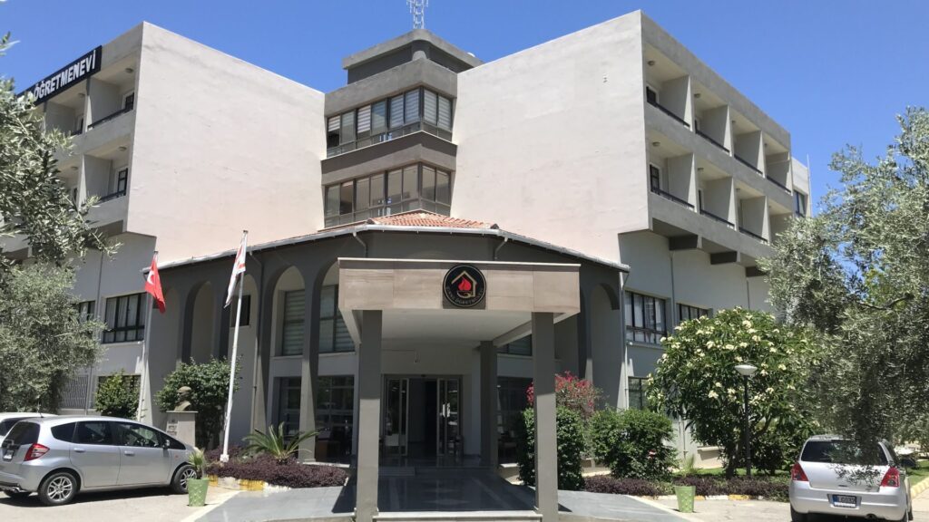 kuzey kıbrıs ogretmenevi