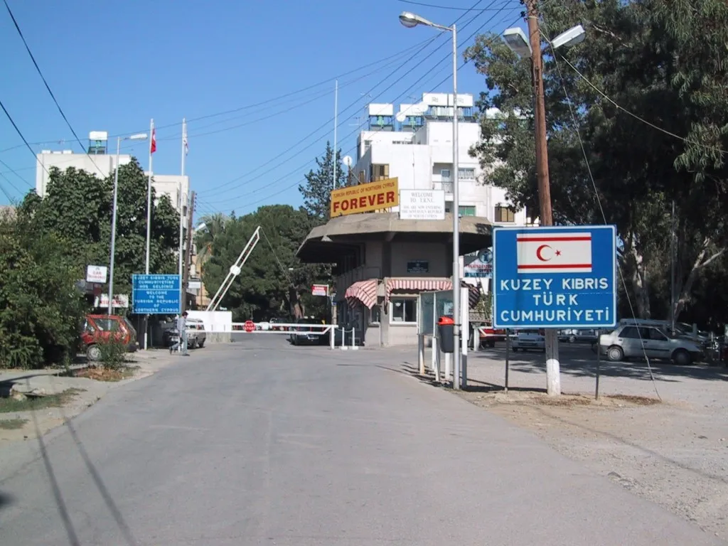 güney kıbrıs’a geçiş sinir kapisi